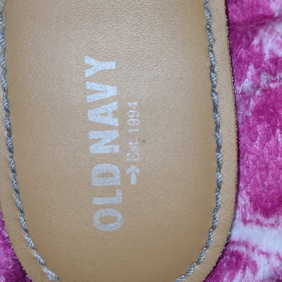 Old navy flip flops - Picture 3 of 3